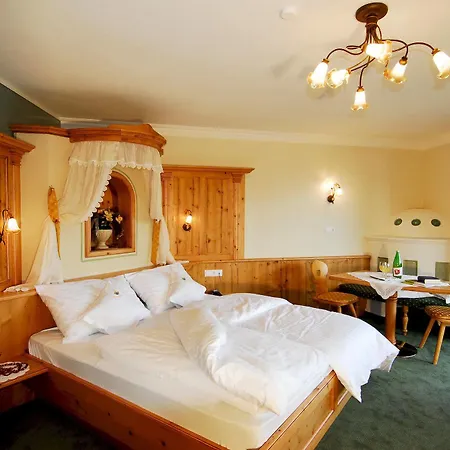 Hotel Tschögglbergerhof Jenesien